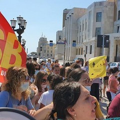 la protesta degli educatori a bari