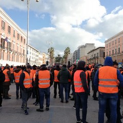 la protesta dei gilet arancioni