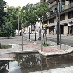 Gli scivoli allagati in piazza Moro