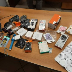 sequestro prodotti per cellulari