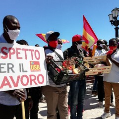 La protesta dei braccianti agricoli a Bari