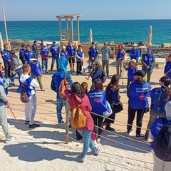 Mola di Bari, 185 kg di rifiuti raccolti: 90 volontari in azione tra trekking e cleanup
