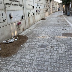 degrado cimitero di bari