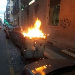 Incendio cassonetti via Dante