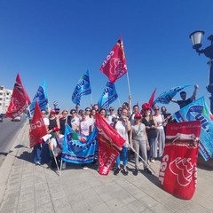 La manifestazione dei dipendenti ex Auchan a Bari