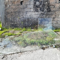 La discarica a cielo aperto in strada Martinez