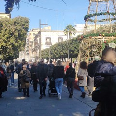Folla in via Sparano per la Vigilia