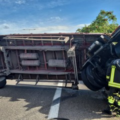 Il camion ribaltato