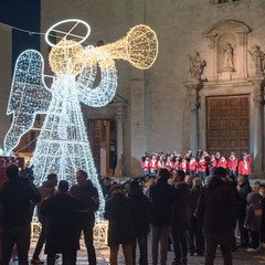 La cerimonia in piazza Odegitria