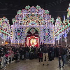 I fuochi d'artificio e le luminarie di San Nicola 2025