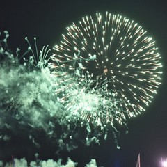 I fuochi d'artificio e le luminarie di San Nicola 2025