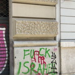Le scritte durante la manifestazione