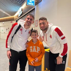 Stefano con i calciatori del Bari