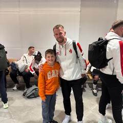 Stefano con i calciatori del Bari