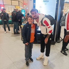 Stefano con i calciatori del Bari