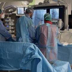 Doppio intervento mininvasivo al Policlinico di Bari: eseguite TAVI e angioplastica coronarica