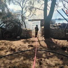 Incendio presso il Ranch Natalino di Bitritto: intervenuti i Vigili del Fuoco