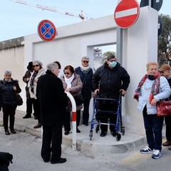 inaugurazione isola ecologica e ingresso pedonale