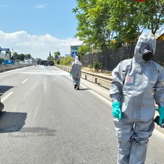 Bari: continuano le operazioni di bonifica del materiale disperso dal tir ribaltatosi in mattinata