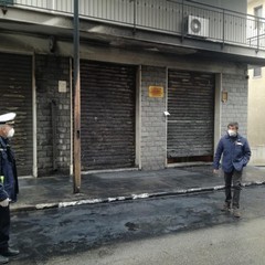 Le auto in fiamme a Gravina