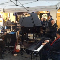 pianoforte per strada