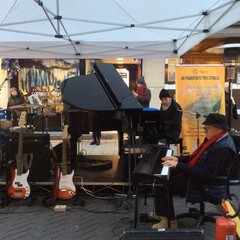 pianoforte per strada