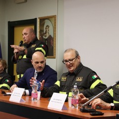 Il sottosegretario all'Interno Emanuele Prisco all'incontro con i Vigili del Fuoco di Bari