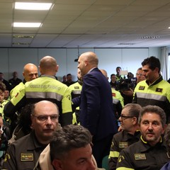 Il sottosegretario all'Interno Emanuele Prisco all'incontro con i Vigili del Fuoco di Bari