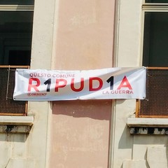Striscioni R1PUD1A a Bari