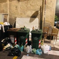 Rifiuti abbandonati in via dei mille fonte Bari Allert