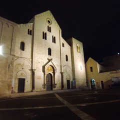San Nicola, Bari festeggia il Santo: si illumina a festa la Città Vecchia