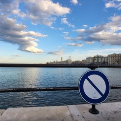 Il segnale di sosta "obbligata" a Bari