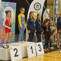 A Bari piccoli talenti crescono: sette bambine sul podio al campionato di spirale aerea