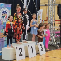 A Bari piccoli talenti crescono: sette bambine sul podio al campionato di spirale aerea