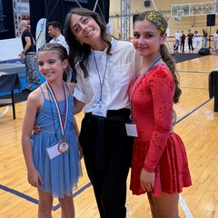A Bari piccoli talenti crescono: sette bambine sul podio al campionato di spirale aerea