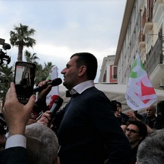 Elezioni comunali 2019, bagno di folla per Antonio Decaro al suo comitato