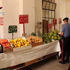 i carabinieri al mercato