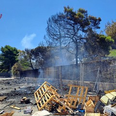 Fiamme in via Napoli, a fuoco il mercato generale