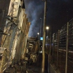 I danni dopo l'incendio al deposito STP