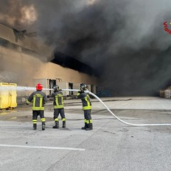 Maxi incendio nella sede di Terminal Puglia a Rutigliano