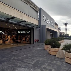 Assalto all'alba a Santa Caterina: nel mirino il punto vendita Piazza Italia