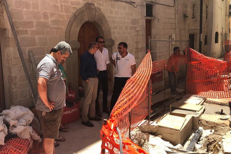 cantiere fogna strada annunziata