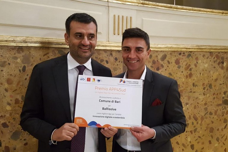 Innovazione tecnologica, Comune di Bari premiato a Palermo per l'app  BaRisolve