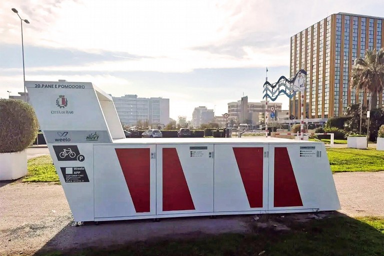 da oggi attive in citt le velostazioni parcheggi sicuri e gratuiti per biciclette e monopattini