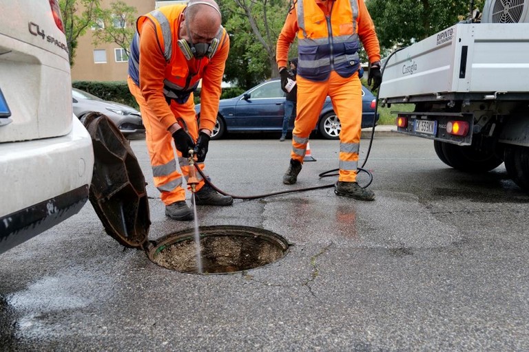 interventi di deblattizzazione il sopralluogo dellass Petruzzelli al quartiere San Paolo