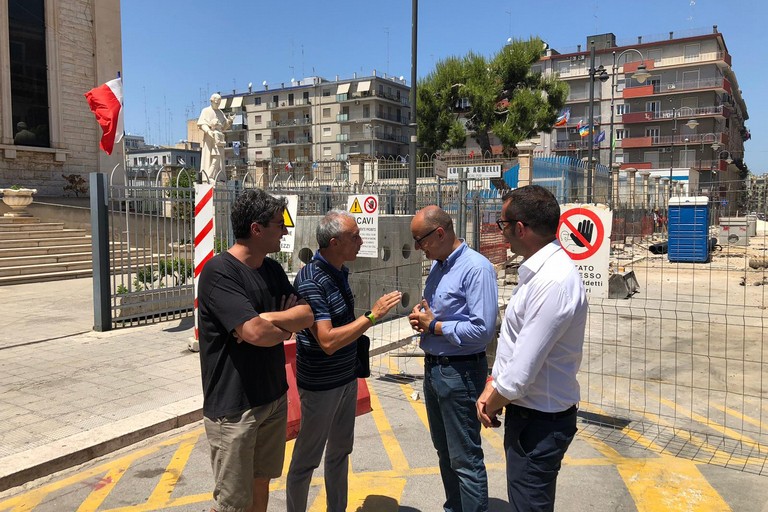 sopralluogo dellass Galasso in piazza Redentore a liberta