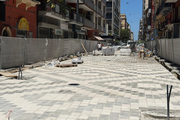 Riqualificazione via Manzoni, prende forma anche la trama "a rombi"
