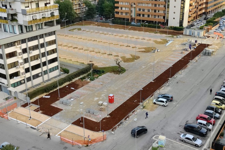 quasi terminati i lavori per la nuova area parcheggio in via Pietro Sette stamattina il sopralluogo dell assessore Galasso