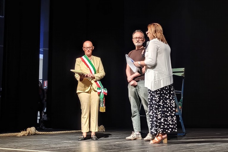 oggi la citta di Bari ricorda i anniversario dellarrivo della Vlora Pierucci Caja