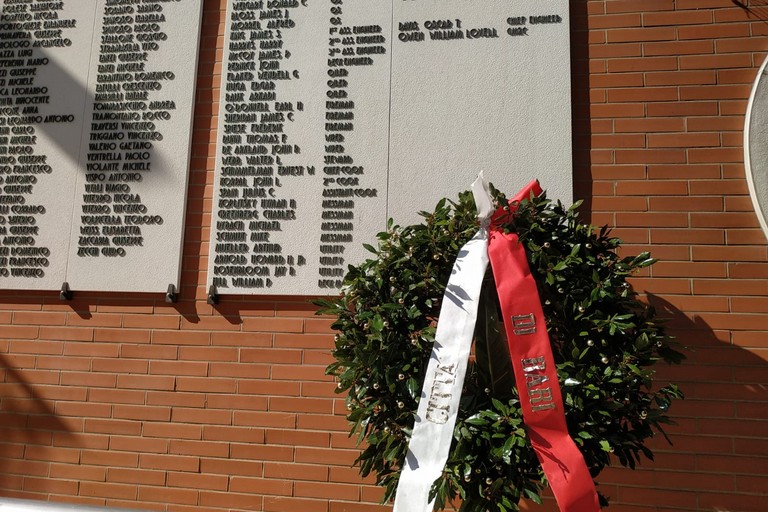 corona dalloro anniversario esplosione nave Henderson